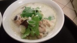 Zuppa di pollo Thai | Noi Mamme