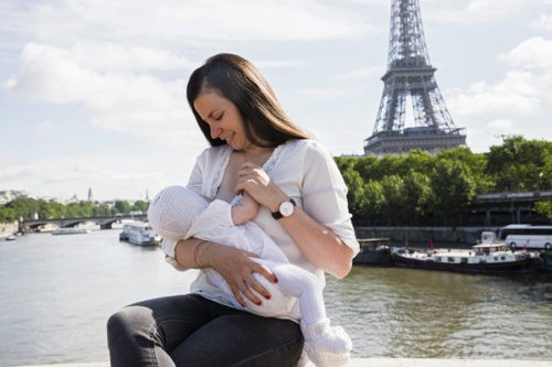 18 Magnifiche foto di madri che allattano in giro per il mondo Francia