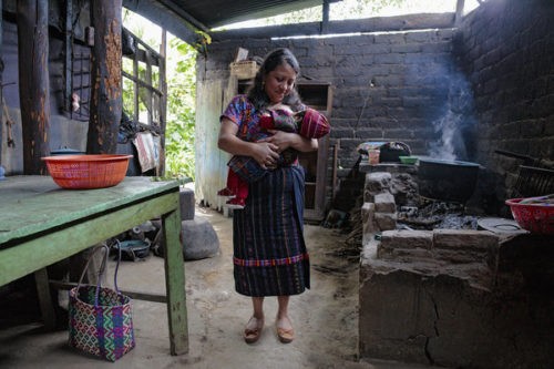 18 Magnifiche foto di madri che allattano in giro per il mondo Guatemala