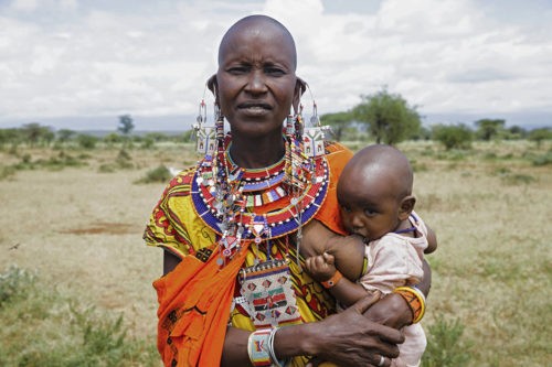 18 Magnifiche foto di madri che allattano in giro per il mondo Kenya