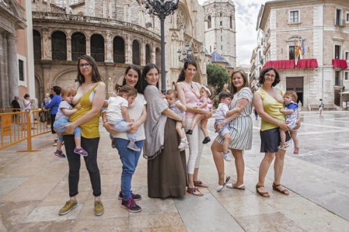 18 Magnifiche foto di madri che allattano in giro per il mondo Spagna