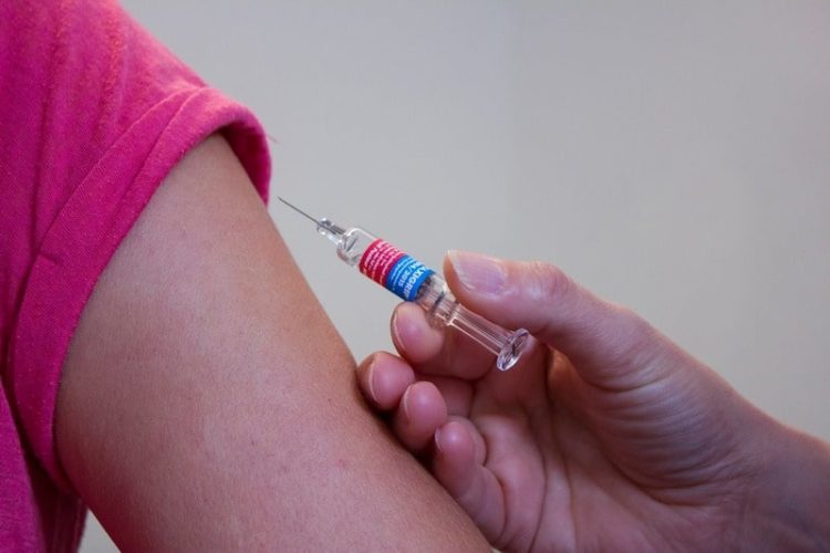 Vaccini: i genitori non sono più obbligati a presentare i certificati alle scuole entro domani. Vaccini